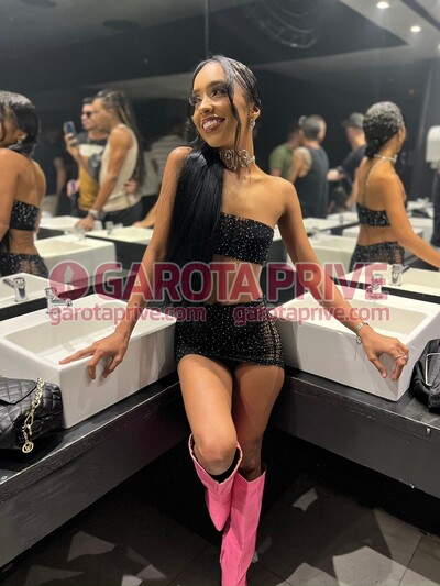 Vivian Santos Descontraída e de mente aberta