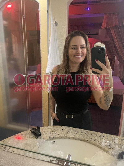  Aylla Loirinha deliciosa para te deixar louco na chamada de vídeo 